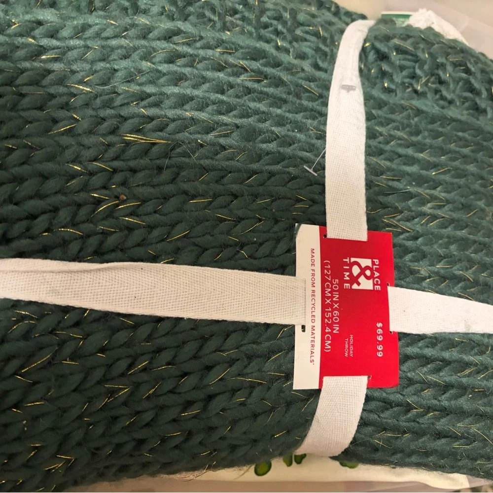 St. Patrick’s Day green Chunky thick 50“ x 60“ throw Woven Throw Blanket NWTS!!